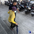 大熱天8旬婦高溫買菜迷途 中壢警即時暖心照護助返家