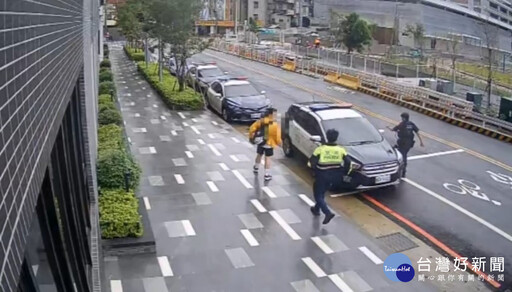 分科測驗家長爆胎欲借警車 中壢警4分鐘護送考生及時到考