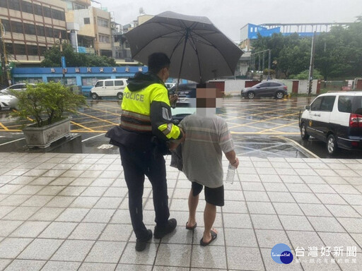 7旬翁記憶停留小時候 警化身GPS助返家