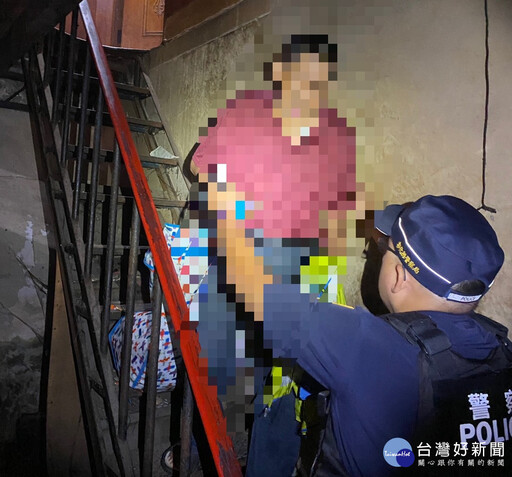 獨居病患報案求助虛弱難言 警即刻救援助送醫