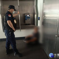 色男捷運手扶梯偷拍短裙辣妹 桃捷警當場查獲送辦