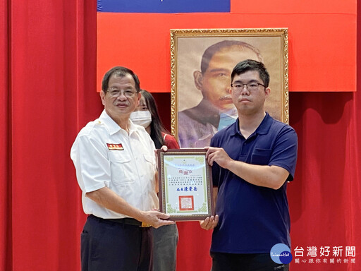 公車乘客失去心跳 女大生、外送員聯手成功救命獲表揚