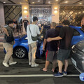 女子趴車輛引擎蓋上 遭男友狠心輾斃