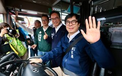 陳其邁提昇駕駛長月薪8,000元 | 為市民提供優質環保的公共運輸環境