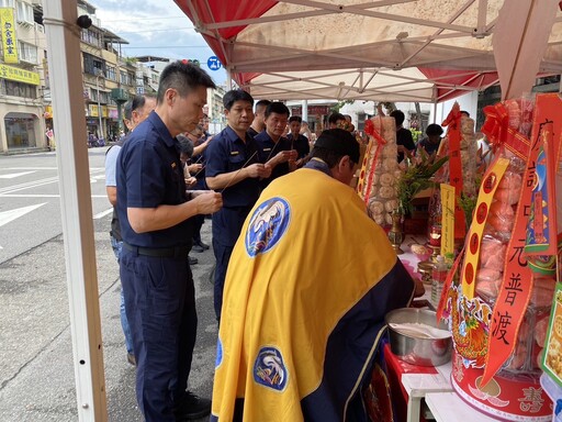 基警三分局中元普渡｜祈求社區治安穩定交通順暢