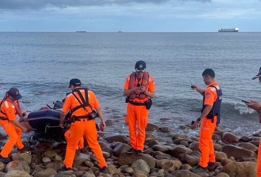 陸男林口海岸偷渡投案｜海巡署救護車送醫治療