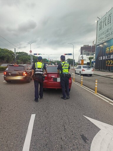 彰化婦赴友聚會、車輛油盡停車道｜烏日警迅速救援