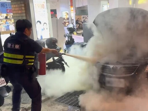 駕駛車燈走火險釀災｜幸警果斷救援滅火