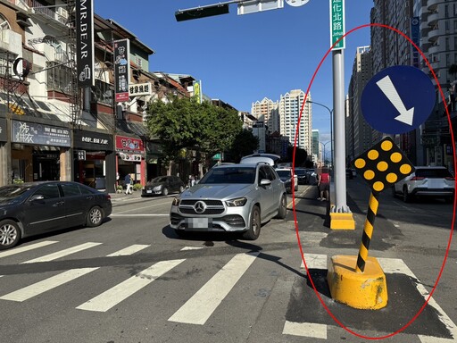 新設行人庇護島車禍頻傳｜ 警呼籲民眾行車注意車前狀況