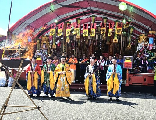 鹿港「送窮迎富至蛇年」｜舉辦千人平安祈福法會