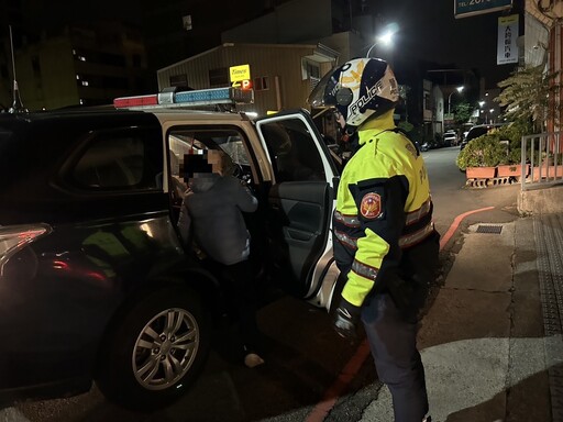 街頭驚魂！男童見警拔腿跑｜民眾機警助逮回