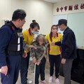 「金ㄟ啊細ㄍㄟˋ唉？」｜八旬嬤拄杖迷途警助返家