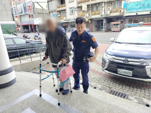 藥袋解謎+警車護送│岡山分局暖警助95歲迷途翁平安返家