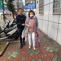 阿婆行動不便路邊徘徊 三重值班警敏銳察覺暖心關懷