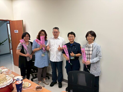 捷警隊「暖心寵愛」! 致敬女警母親節幸福綻放!
