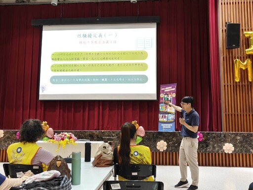 志工變身Super Model! 婦幼警訓練營笑聲中學自保