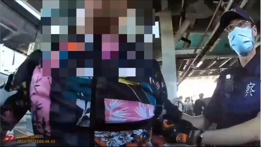 旅客情緒失控投擲手機傷列車長 鐵警依法送辦