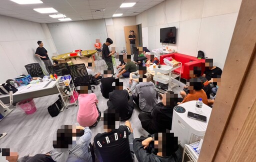 鐵皮屋佯裝裝潢工廠 化身天九牌賭場