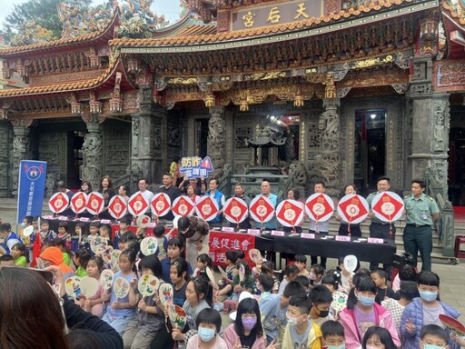這把團扇不只涼! 還有反詐提醒藏裡頭