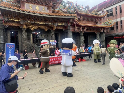 這把團扇不只涼！ 還有反詐提醒藏裡頭