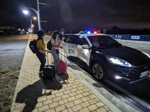 潮汐誤判誤了末班車！ 「台中大甲暖心警夜送菲女」感動瞬間曝光