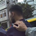 婦人百萬退休金險遭詐 休假警超商巧遇即時攔阻
