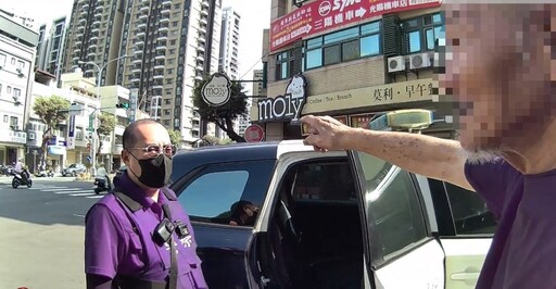 八旬失智翁街頭迷途 暖警化身人肉導航助返家