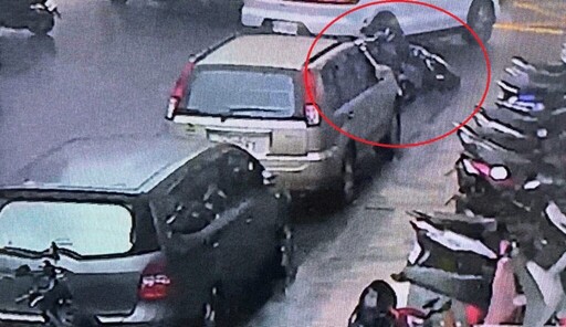 車毀線裸怒火中燒! 警靠「一動作」揪出撞人保時捷