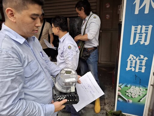 蘆洲警掃蕩銀髮賭場 「小移」俱樂部遭斷水電強制拆除