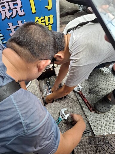 蘆洲警掃蕩銀髮賭場 「小移」俱樂部遭斷水電強制拆除