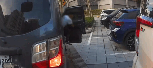 街道上演追逐戰 失聯移工跳車狂奔仍遭警逮捕