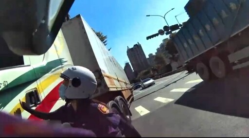聯結車駕駛突發昏厥 蘆洲員警與熱心民眾合力救援