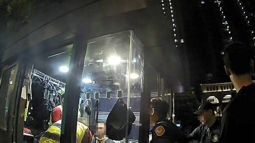 醉男失控踹社區警衛室 2保全上前壓制掛彩