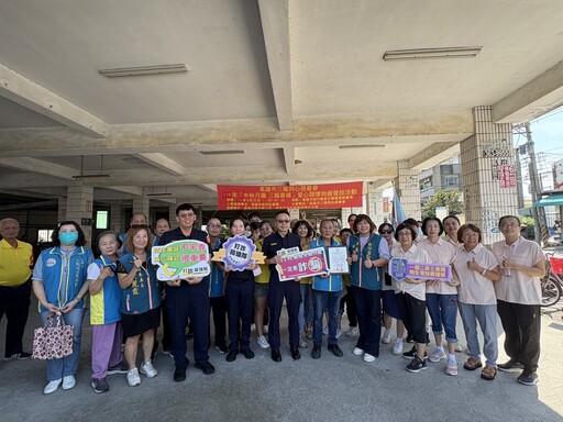 三龍慈善同心會攜手湖內分局 中秋送暖關懷弱勢家庭