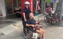 揪甘心! 6旬翁行動不便路口徘徊 三重警憂安危暖心護送