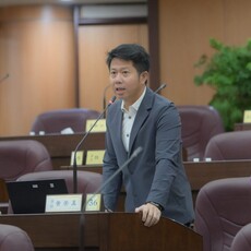 智慧停車柱行動支付「都中文」外籍人士喊困擾 黃崇真籲：儘速導入信用卡與多語介面