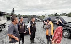 鳳凰颱風外圍環流重創鳳林 張峻議長勘災籲加速復原並感謝國軍投入搶修