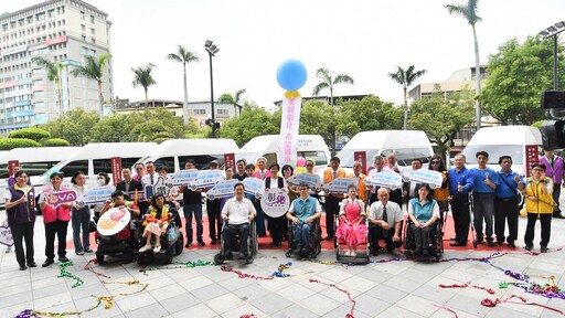 善心企業立足彰化回饋鄉民 聯合捐贈復康巴士14輛滿足身障友外出需求