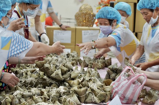 元亨寺攜手20單位 包2萬顆粽子助弱勢家庭