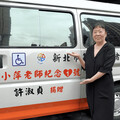 溫情滿人間 資深廣播人崔小萍義女許淑貞捐3輛復康巴士 助行動不便長者與身心障礙者