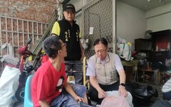 凱米颱風過後台南志工協助災民重建家園風雨見真情