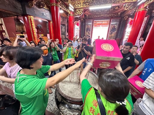 創世中元節推出粉紅植福箱 白沙屯媽祖加持金鏟助建院