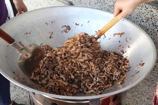 平和社區油飯遠近馳名 中秋晚會吃油飯不吃月餅