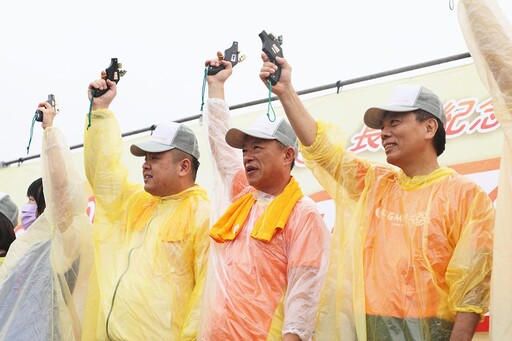 2024永慶盃路跑風雨中開跑 嘉義場跑者無懼風雨