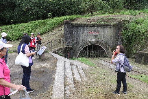 「菁桐女路」見證女性堅毅的足跡 新北婦女中心培訓導覽員為遊客解說