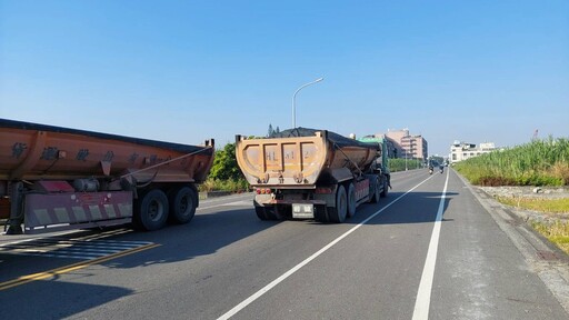 影音/溪州鄉砂石車覆蓋不完全 造成砂石掉落路面騎士常「犁田」引多起摔車事故