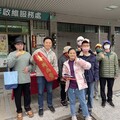 台南市議員李啟維議員親自發放台灣尚勇春聯民眾大排長龍