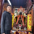 台南市下林仔「建安宮」神尊將配戴百兩黃金參加米街送天師祭典