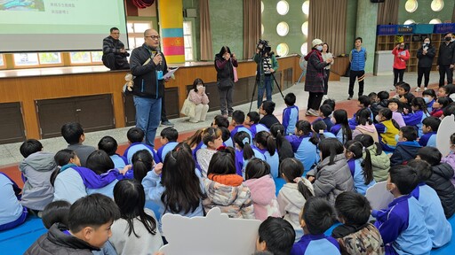 影音∕推動螢火蟲復育 五結野放千隻黃緣螢幼蟲