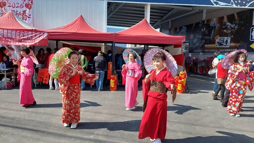 影音/溪湖鎮婦女會歲末寒冬送愛 助弱勢家庭過好年